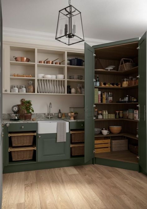 Bathroom Traditional, Shaker Kitchens, Kitchen Transitional, Corner Pantry, Desain Pantry, Transitional Decor Kitchen, Kitchen Pantry Design, Transitional Kitchen, Kitchen Inspiration Design