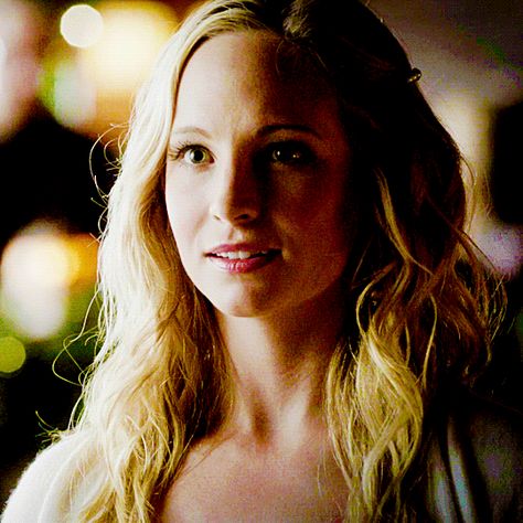 Caroline Forbes Hair, The Vampire Diaries Gif, Vampire Diaries Gif, Forbes Aesthetic, Caroline Forbes Aesthetic, Tvd Caroline, King Gif, Vampire Barbie, Stefan And Damon