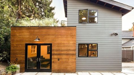 Eco Tiny House, Scandinavian Exterior Design, Prefab Garages, Accessory Dwelling Unit, Contemporary Exterior, Modern Tiny House, Cabins In The Woods, 10th Anniversary, Modern Apartment