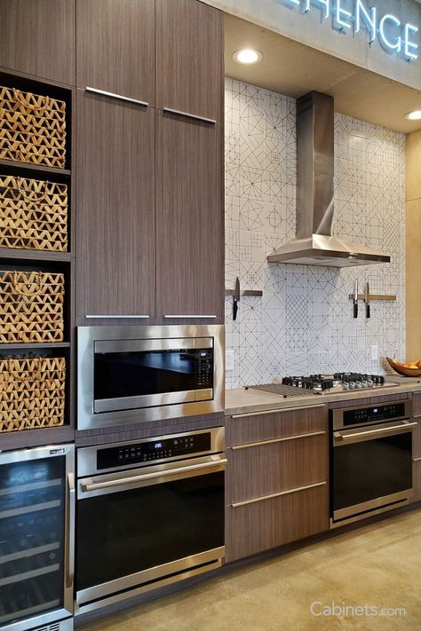 That style! That storage! An eclectic mix of materials- starring our Slab cabinets in textured Linear Chestnut Heartwood- reach new heights in this Topeka-based industrial loft kitchen. Wood Grain Cabinets, Industrial Loft Kitchen, Kitchen Cabinets Wood, Slab Kitchen Cabinets, Cabinets In Kitchen, Slab Cabinets, Discount Cabinets, Order Kitchen, Loft Kitchen