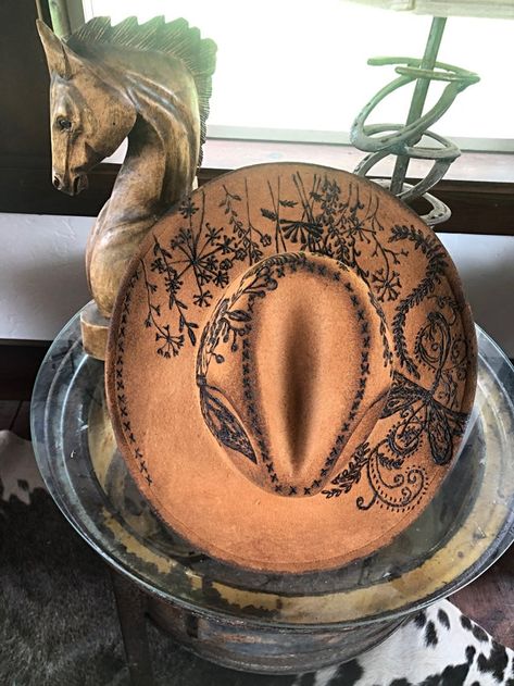 Custom Burnt Cowgirl Hats, Hat Burn Designs, Custom Burned Hats, Felt Hat Burning Diy, Burned Hats Diy, Wood Burning Hat Ideas, How To Burn Hats, Hand Burned Felt Hats, Cowboy Hat Burn Design