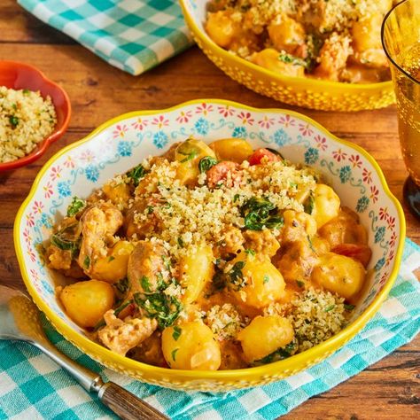 One Pot Sausage, Sausage Gnocchi, Sausage Spinach Pasta, Cheesy Pasta Recipes, Pumpkin Mac And Cheese, Creamy Pasta Recipes, Hot Italian Sausage, Sweet Italian Sausage, Cheesy Pasta