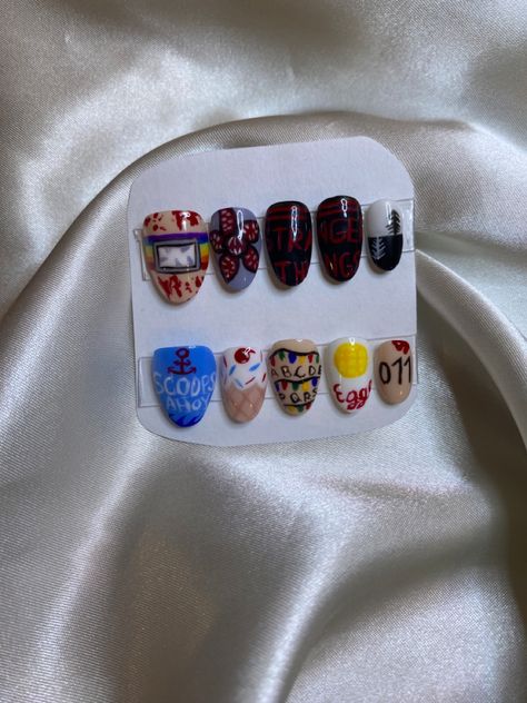 Stranger Things Nail Art, Movie Nails, Stranger Things Tv Series, Marvel Jewelry, Custom Press On Nails, Stranger Things Actors, Stranger Things Tv, Pose Idea, Stranger Things Aesthetic