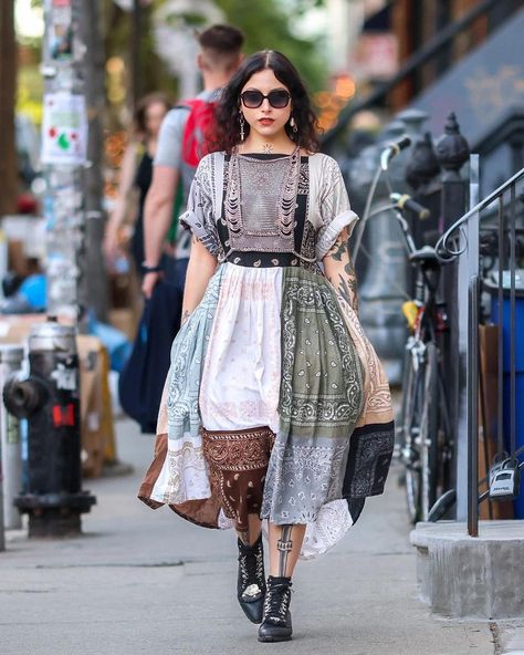 Bandana Dress, Spring Street Style, Nyc Fashion, Daily Dress, Upcycle Clothes, Kimonos, Look Fashion, Everyday Fashion, Lace Skirt