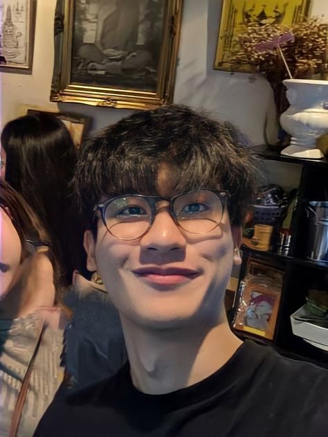 Twitter Tay Tawan, Theory Of Love, Boyfriend Photos, Messy Hair, Gmmtv Actors, How Big Is Baby, Mens Glasses, Messy Hairstyles, Boyfriend Pictures