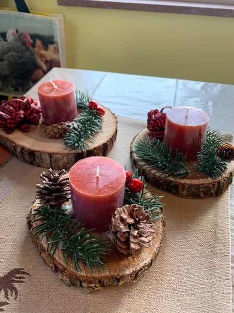 Dekoratívne Vence, Minimalist Candles, Christmas Candle Decorations, Homemade Christmas Decorations, Christmas Table Centerpieces, Coron, Home Diy Decor, Christmas Tablescapes, Christmas Wood