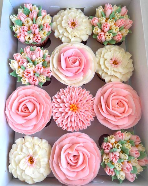 Baby In Bloom Cupcakes Girl, Pink And Green Cupcakes, Pink Floral Cupcakes, Pink Flower Cupcakes, Russian Icing Tips, 2nd Birthday Themes, Easter Cupcakes Easy, Tea Party Cupcakes, Garden Cupcakes