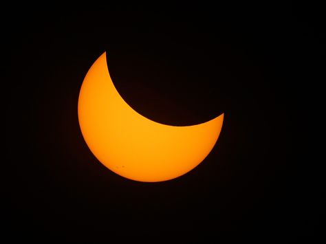 These are the best images from the total solar eclipse 2017. Eclipse Pictures, Weather Balloon, 2024 Eclipse, Partial Eclipse, Solar Eclipse 2017, Path Of Totality, Moon Silhouette, Up To The Sky, Multiple Exposure