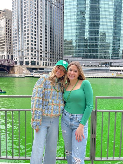 chicago parade Carnaval Outfit, Chicago Girls, Chicago Outfit, Make Money On Pinterest, Money On Pinterest, St Patrick's Day Outfit, Saint Patties, Party Fits, Blog Income