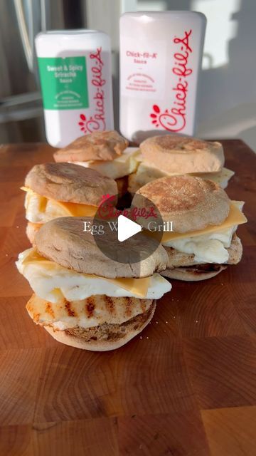 Egg White Grill Chick Fil A Recipe, Chick Fil A Recipe, Egg White Breakfast, Healthy Breakfast Sandwich, 30g Protein, Egg Sandwich Breakfast, Low Calorie Chicken, Egg And Cheese Sandwich, Chicken Breakfast