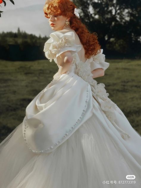 Princess Poses Reference Photo, Poofy Dress, Pretty Quinceanera Dresses, Royal Aesthetic, Vintage Photoshoot, Photography Inspiration Portrait, Human Poses, Poses For Photos, Pose Reference Photo