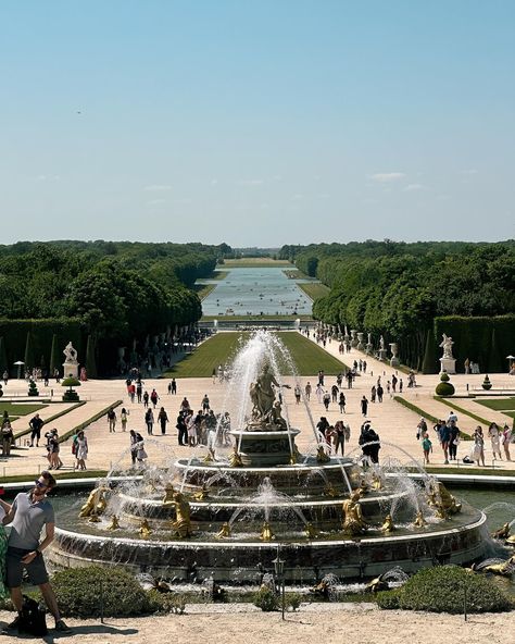 Palace of Versailles ⚜️ #paris #france #mustsee #travel #solotravel #chateaudeversailles #versailles #gardensofversailles Visiting Versailles, Versailles Aesthetic, France Versailles, Gardens Of Versailles, Castle House Design, Paris Versailles, Versailles Garden, Chateau Versailles, Versailles France