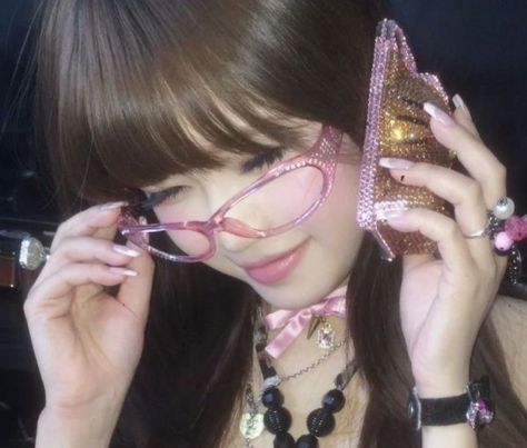 Gyaru Pink, Fem Pfp, Aesthetic Discord, Y2k Core, Soft Y2k, Weirdcore Aesthetic, Girl Soft, People Icon, Gyaru Fashion