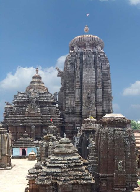 Lingaraj Temple Bhubaneswar, Lingaraj Temple, Lord Jagannath, Stone Temple, Selfie Ideas, Burj Khalifa, Cute Selfie Ideas, Beautiful World, Temple