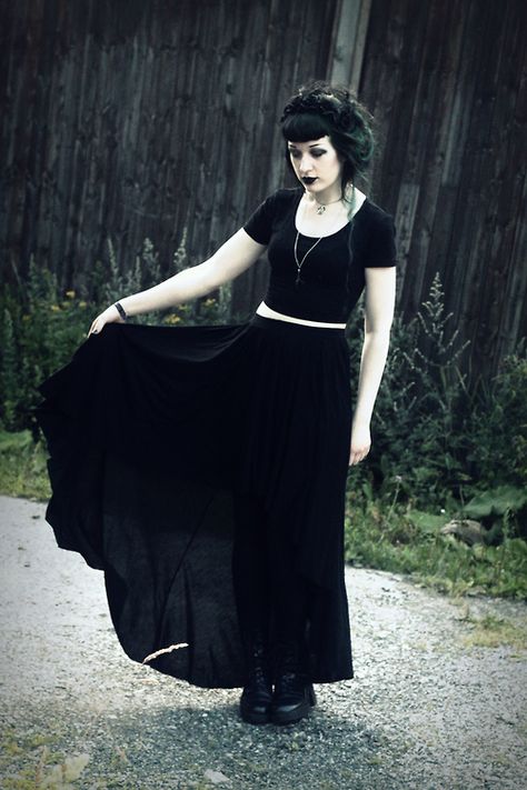 #GothicFashion Gothic Type, Gothic Mode, Strega Fashion, Goth Guys, Casual Goth, Goth Outfit, Goth Hair, Summer Goth, Tokyo Street Fashion