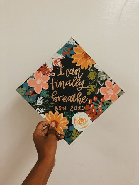 Teacher Graduation Cap, College Grad Cap Ideas, Graduation Cards Handmade, Graduation Cap Decoration Diy, High School Graduation Cap, College Graduation Cap Decoration, Grad Hat, Grad Cap Designs, Diy Graduation Cap