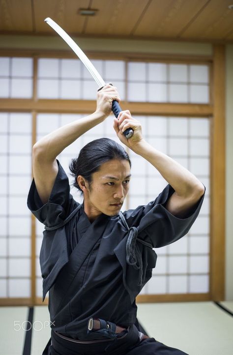 Kendo Martial Arts, Pose Reference Samurai, Kendo Pose, Samurai Reference Pose, Samurai Pose Reference, Martial Arts Reference, Samurai Pose, Samurai Reference, Samurai Training