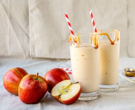 Caramel Apple-Cider Reduction Shakes Apple Shake Recipe, Apple Milkshake, Juice Video, Low Calorie Fast Food, Healthy Milkshake Recipes, Recipes Juice, Apple Juice Recipe, Healthy Milkshake, Milkshake Recipe Easy