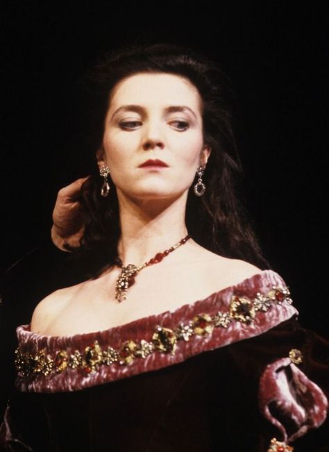 Period Drama Actress, Michelle Fairley, Real Vampires, The Waiting Room, Female Actresses, A King, Period Dramas, Book Worms, To Play