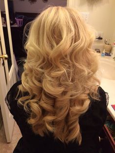 So much hair! Big Bombshell Curls, Big Curls Tutorial, Cute Long Hairstyles, Bombshell Curls, Curls Tutorial, Curly Prom Hair, Vacation Hairstyles, Fest Outfits, Prom Hair Down