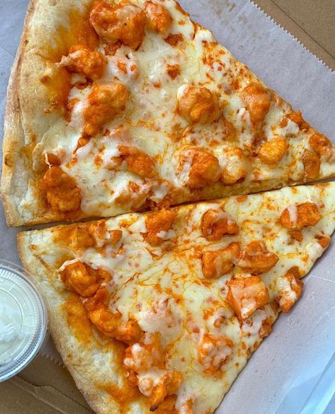 Buffalo Chicken Pizza Recipe, Buffalo Pizza, Chicken Pizza Recipe, Buffalo Chicken Pizza, Best Homemade Pizza, Pizza Flavors, Dessert Pizza, Homemade Cake Recipes, Chicken Pizza