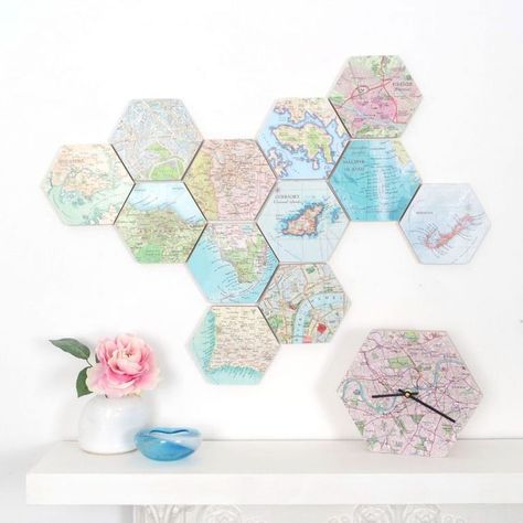 Looking for a gift for a travel-lover? Here's a list of some of the most stylish travel gifts around. Ideal travel gifts for Christmas or any time of year. Diy Map Art, Diy Map, Koti Diy, Map Crafts, Diy Wand, Wooden Map, Art Carte, Travel Inspired, Travel Decor