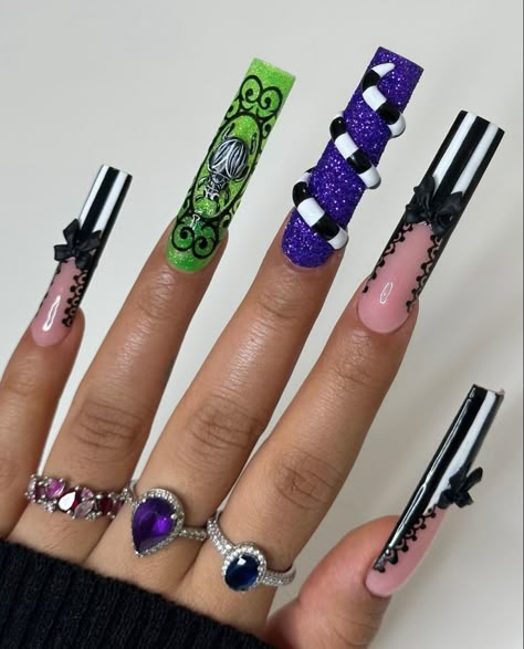 Nails Inspiration Halloween, Nail Ideas Ghost, Nails Halloween Pumpkin, Simple Halloween Nails Short, Gel Nails Halloween, Ghost Nails Halloween, Beetle Juice Nails, Halloween Pumpkin Nails, Spooky Nails Halloween