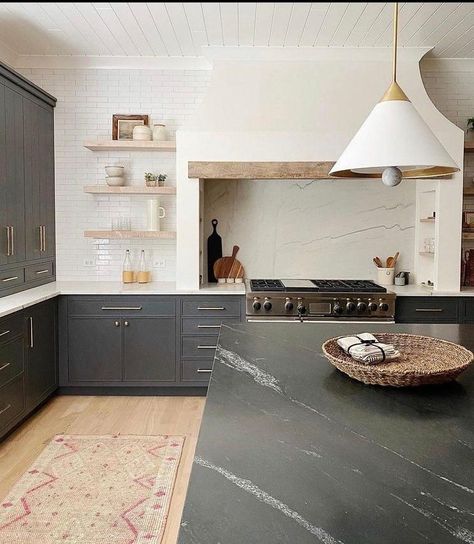 Slate Countertop, Kate Marker Interiors, Kabinet Dapur, Kitchen Hoods, Design Del Prodotto, Counter Tops, Alam Yang Indah, Counter Top, Beautiful Kitchens