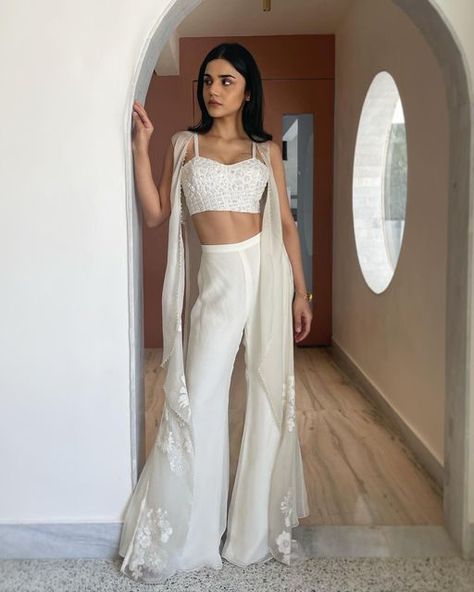 White Plazo, Indian Outfits Modern, Indian Dress Up, Long Blouse Designs, Diwali Outfits, Desi Wedding Dresses, Lace Dress Design, Jeans Outfit Women, Desi Clothes