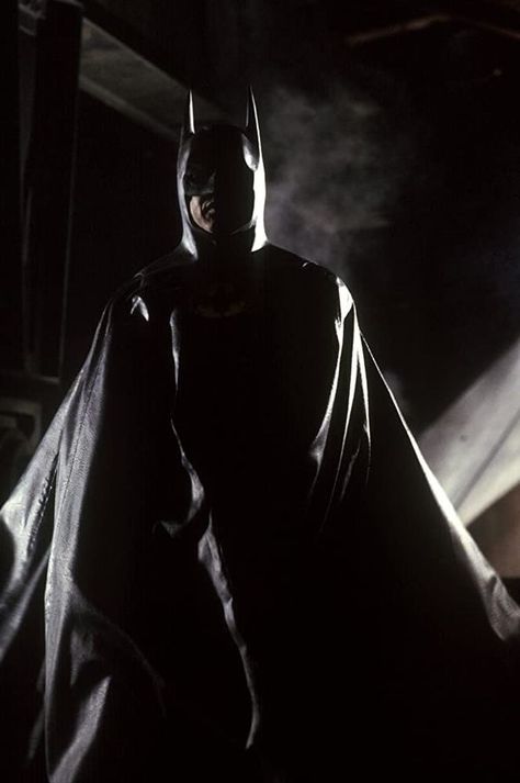 Tim Burton Batman, Michael Keaton Batman, Keaton Batman, Batman 1989, Batman Costumes, Eric Bana, Dc Comics Wallpaper, Joker Batman, Batman Poster