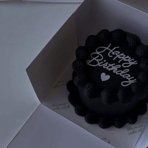 Black Heart Cake Aesthetic, Cake Birthday Aesthetic Black, Birthday Cake Dark Aesthetic, Black Mini Cake, Black Birthday Cake Aesthetic, Bday Cake For Boyfriend, Black Cake Aesthetic, Black Happy Birthday Cake, Black Bday Cake