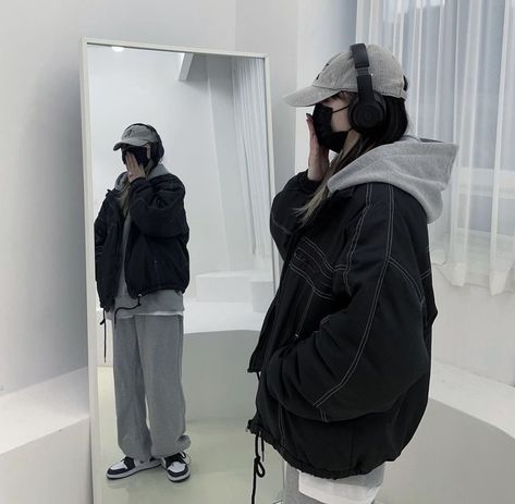 Acubi Hoodie Outfit, Faceless Outfit Pics, Toronto Outfits Winter, Winter Acubi Fashion, Headphones Outfit, Tomboy Outfits, Tomboy Style Outfits, Tomboy Fashion, Looks Chic