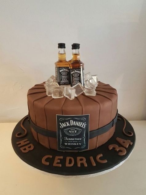 Whisky Theme Cake, Whisky Cake Design, Jack Daniels Cake Design, Birthday Cake Jack Daniels, 40th Birthday Cakes For Men, Alcohol Birthday Cake, Jack Daniels Cake, Cake For Him, 40th Cake