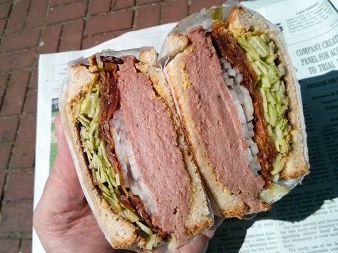 Liverwurst Sandwich Liverwurst Sandwich, Liverwurst, Party Sandwiches, Deli Food, Cooking Instructions, Sandwich Recipes, Dinner Tonight, Traditional Food, All Over The World