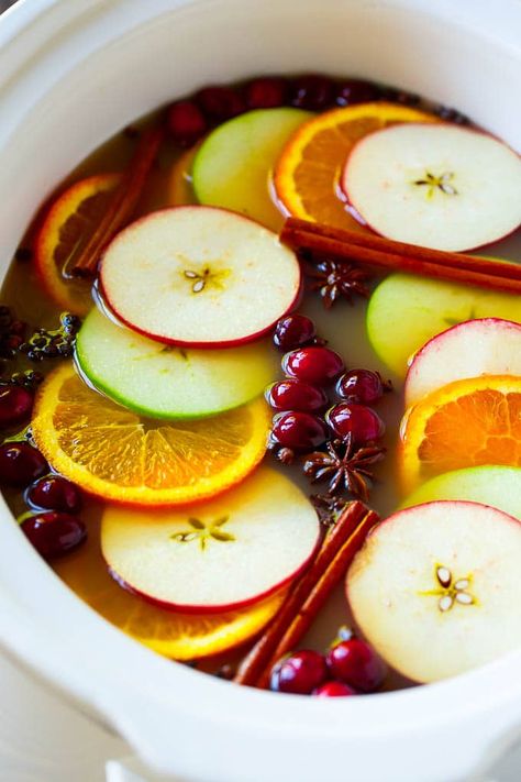 Slow cooker apple cider with oranges, apple slices, cinnamon sticks and cranberries. Christmas Crockpot Recipes, Crockpot Apple Cider, Slow Cooker Apple Cider, Mulled Apple Cider, Slow Cooker Apple, Apple Cider Recipe, Slow Cooker Apples, Mulled Cider, Cider Recipe