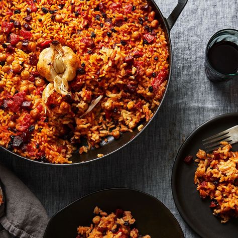 Spanish Baked Rice with Chorizo and Chickpeas recipe on Food52 (veggie option) Barbecue Chicken Recipe, Spanish Rice Recipe, Chorizo Recipes, Baked Rice, Spanish Rice, Chickpea Recipes, How To Cook Rice, Va Va Voom, Food 52