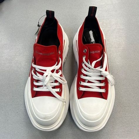 ALEXANDER MCQUEEN Red Tread Slick Low Sneakers 🐹 Alexander Mcqueen Tread Slick Outfit, Tread Slick Outfit, Red Sneakers Outfit, Alexander Mcqueen Red, Alexander Mcqueen Tread Slick, Red Sneakers, Sneakers Outfit, Low Sneakers, Logo Stamp