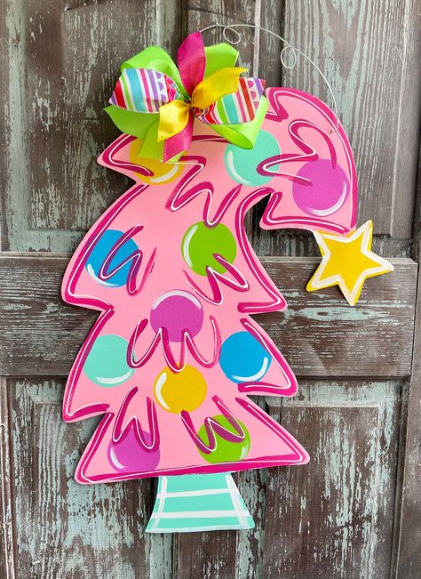 1/4" UV PRINTED wood door hanger. 28" Sealed and finished with a matching bow. Recommended for use on a covered porch. Christmas Tree Door Hanger, Tree Door Hanger, Canvas Door Hanger, Christmas Tree Door, Christmas Window Painting, Tree Door, Wood Door Hanger, Door Hangers Diy, Door Hanger Template