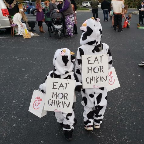 Eat Mor Chikin Costume, Eat More Chicken Costume, Chick Fa La, Cow Costumes, Cow Halloween Costume, Eat Mor Chikin, Eat More Chicken, Cow Costume, Trunk Or Treat