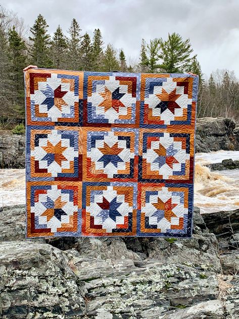 Cozy Quilt Designs, Autumn Quilts, Log Cabin Quilt Pattern, Cozy Cabins, Quilt Modernen, Quilt Square Patterns, Classic Quilts, Northern Minnesota, Easy Quilt