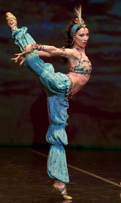 Mariinsky Ballet, Ballet Stage, Arabian Costume, Nutcracker Costumes, Ballet Academy, Ballet Poses, World Dance, Russian Ballet, Ice Skating Dresses