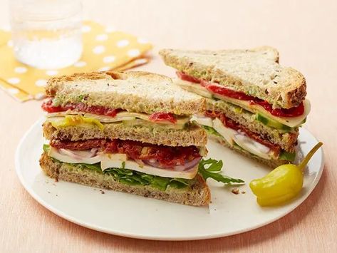 Veggie Lover's Club Sandwich Club Sandwich Recipes, Girls Lunch, Vegan Coleslaw, Club Sandwich, Tea Sandwiches, Sandwich Recipe, Healthy Lunch Recipes, Kitchen Food, Veggie Burger