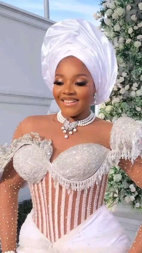 White Asoebi, Wedding Bridal Outfit, Wedding Attire For Women, Nigerian Dress Styles, Lace Styles For Wedding, African Bridal Dress, Nigerian Dress, African Traditional Wedding Dress, Nigerian Lace Styles Dress