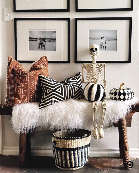 Halloween Decor Diy, Hallowen Ideas, Diy Halloween Decor, Fall Decor Inspiration, Halloween Tattoo, Fall Halloween Decor, Theme Halloween, Halloween Home Decor, Party Snacks