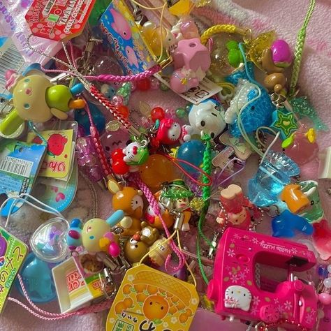 phone charms kawaii japan sanrio decora kei cutecore kidcore collecting hoard hello kitty 일본 패션, Phone Straps, Phone Charms, Cute Keychain, Cute Little Things, Cute Charms, Cute Toys, Phone Charm, 귀여운 동물