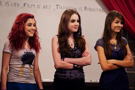 Victoria Justice & Ariana Grande & Liz Gillis Victorious Episodes, Victorious Cat, Victorious Nickelodeon, Ariana Grande Cat, Liz Gilles, Victorious Cast, Tori Vega, Jade West, Liz Gillies