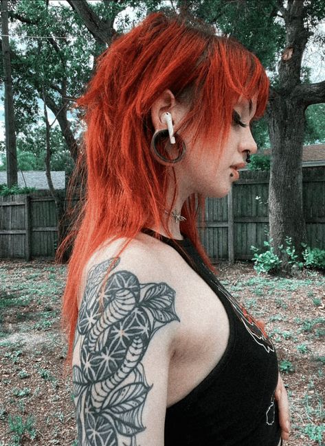 Alt Medium Hair, Long Hair In The Front Short In The Back, Long Mullet Haircut Women, Hair Color Alternative, Mullet Hairstyle Long Hair, Alt Long Haircuts, Extreme Shag Haircut, Mullet Haircut Long, Layered Alternative Hair