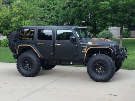 Big Jeep Wrangler, Off Road Jeep Wrangler, Cool Jeeps Wrangler, Big Jeep, Jeep Driving, Nine T Bmw, Big Cars, Badass Jeep, Custom Jeep Wrangler