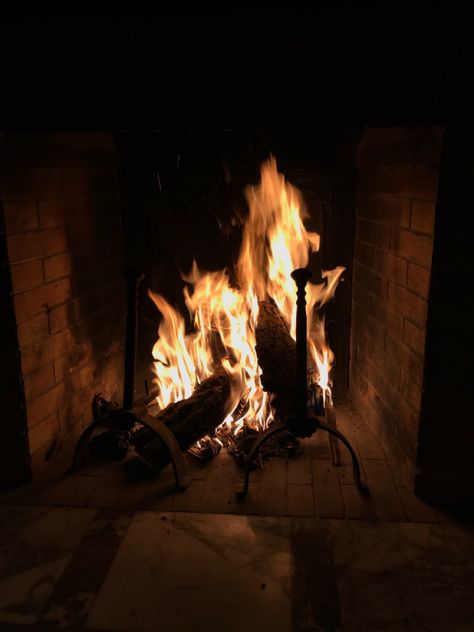 Fireplace At Night, Aesthetic Fireplace, Fireplace Aesthetic, Fire Home, Shantel Tessier, Hopeful Romantic, Lekker Slaap, Home Wood, Wuthering Heights