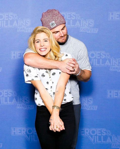 emily bett & stephen amell  on Instagram: “Waking up to this could never be bad. — «#arrow #melwood #oliverqueen #felicitysmoak #royharper #olicity #stemily #theaqueen #laurellance…” • Instagram Arrow And Felicity, Oliver Wallpaper, Oliver Queen Arrow, Oliver Queen Felicity Smoak, John Diggle, Arrow Oliver And Felicity, Marvel And Dc Crossover, David Ramsey, Arrow Felicity